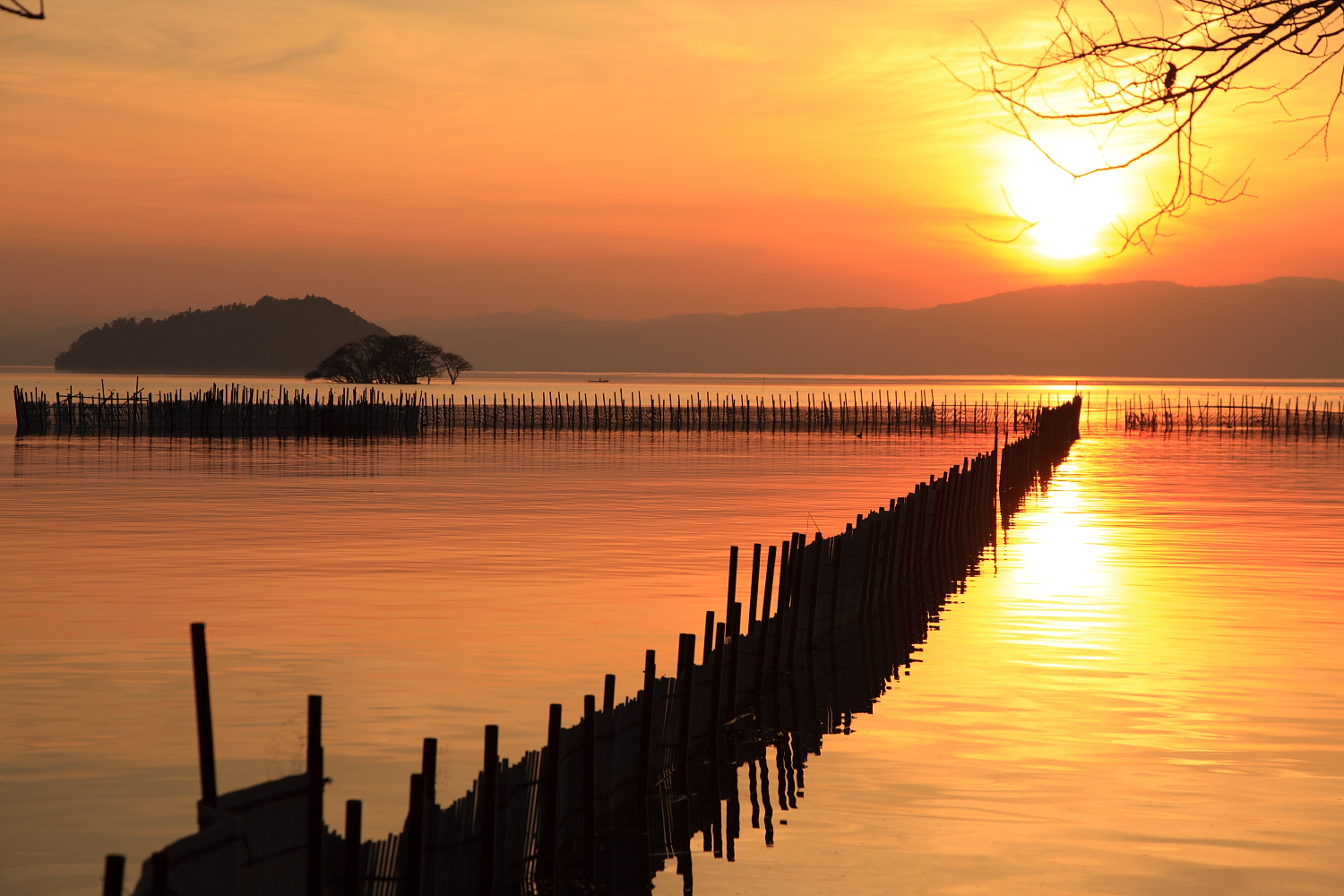 湖北町から見た琵琶湖の景色｜ぱくたそフリー素材